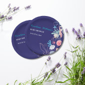 海の赤ちゃんシャワーの下の小さな真珠を紫 ペーパープレート