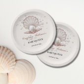 海の赤ちゃんシャワーの下の小さな真珠 ペーパープレート