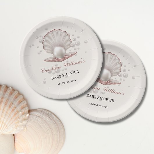 海の赤ちゃんシャワーの下の小さな真珠 ペーパープレート
