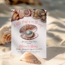 海の赤ちゃんシャワーの下の小さな真珠