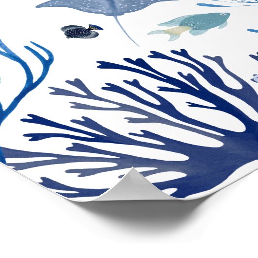 海の赤ちゃんシャワーの下の少年の青 ポスター (角)