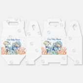 海の赤ちゃんシャワーの下の少年 フェイバーボックス (見開き)