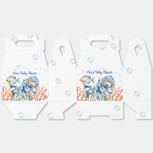 海の赤ちゃんシャワーの下の少年 フェイバーボックス (見開き)