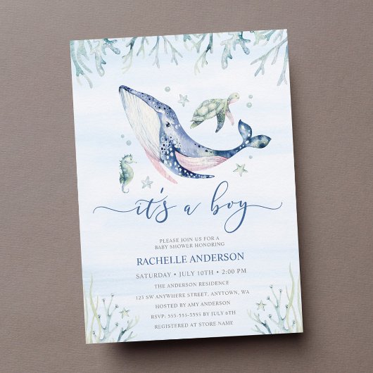 海の赤ちゃんシャワーの下の少年 招待状