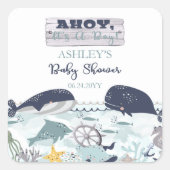 海の赤ちゃんシャワーの下の男の子だ スクエアシール (正面)