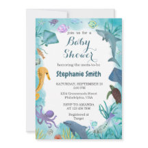 海の赤ちゃんシャワーの下の青い水色