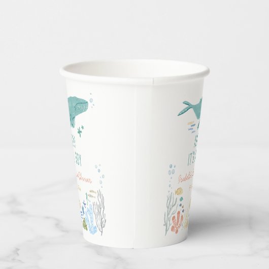 海の赤ん坊のシャワーの下でクジラを食べる 紙コップ (右)