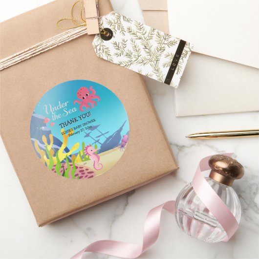 海の赤ん坊のシャワーの下の残骸 ラウンドシール (ギフト)