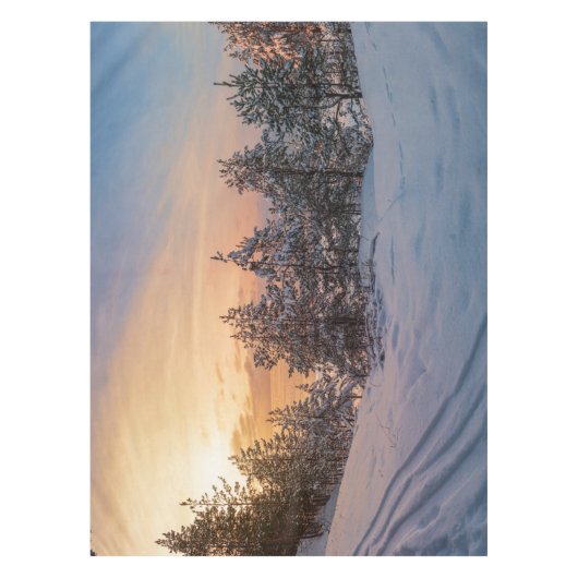 海の近凍っていくの雪の森の夕日 テーブルクロス (正面)