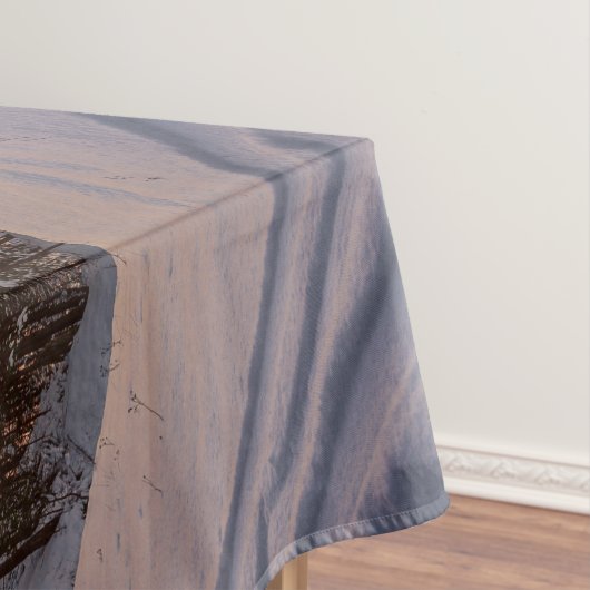 海の近凍っていくの雪の森の夕日 テーブルクロス (インサイチュ)