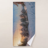 海の近凍っていくの雪の森の夕日 バスタオル (バスタオル)