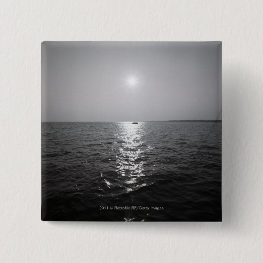 海の遠いボート 缶バッジ (正面)