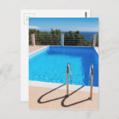海の階段のある青いスイミングプール ポストカード (正面/裏面)