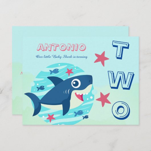 海の青の下で二歳の誕生日かわいいベビーサメ インビテーションポストカード (正面/裏面)