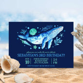 海の青の下のクジラ、サンゴ、海の貝殻 招待状