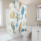 海の青及び金ゴールドのタツノオトシゴのビーチハウスの下 シャワーカーテン (インサイチュ)