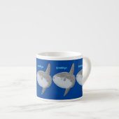 海の魚mola mola molaかわいい漫画 エスプレッソカップ (正面右)