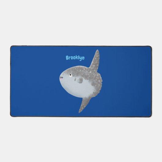 海の魚mola mola molaかわいい漫画 デスクマット (正面)