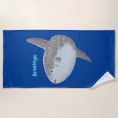 海の魚mola mola molaかわいい漫画 ビーチタオル (正面)