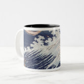 海の2つの小さい漁船 ツートーンマグカップ (正面左)