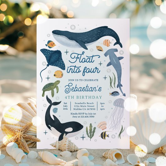 海の4歳の誕生日の下で4つに浮かぶ 招待状