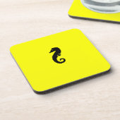 海のGlow_Black-on-Yellowのタツノオトシゴ コースター (左側)