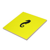 海のGlow_Black-on-Yellowのタツノオトシゴ タイル (側面)