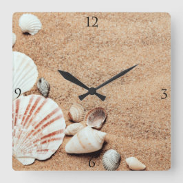 海は柱時計を殻から取り出します スクエア壁時計