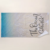 海は海洋波を持つおもしろいのフォントで呼んでいます ビーチタオル (正面)