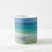 海は深呼吸のマグを取ります コーヒーマグカップ (中央)