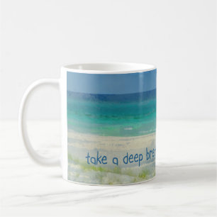 海は深呼吸のマグを取ります コーヒーマグカップ