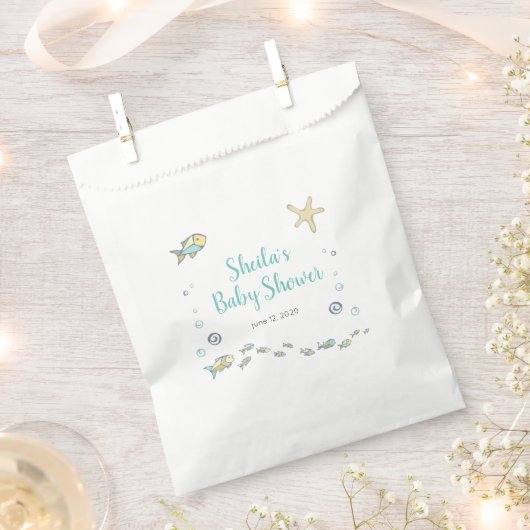 海をテーマにした魚と泡赤ちゃんシャワー フェイバーバッグ (クリップ留めされた状態)