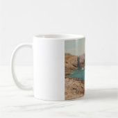 海を望む（沿岸の風景） （海洋） コーヒーマグカップ (左)