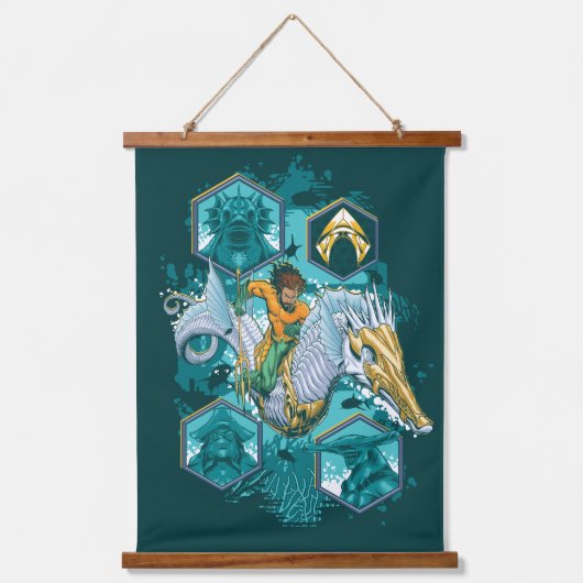 海を渡る海の馬に乗るアクアマン 吊り下げ型タペストリー (正面)