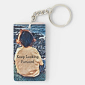 海を男の子の着席に見ること キーホルダー (裏面)