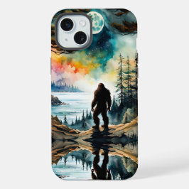 海を見下ろす尾根に立つビッグフット iPhone 15 PLUSケース