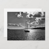 海カッコいい上のヨットの劇的な空 ポストカード (正面/裏面)