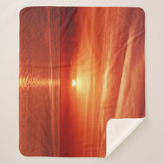 海カラフルでの日の出、劇的な雲。 シェルパブランケット (正面)