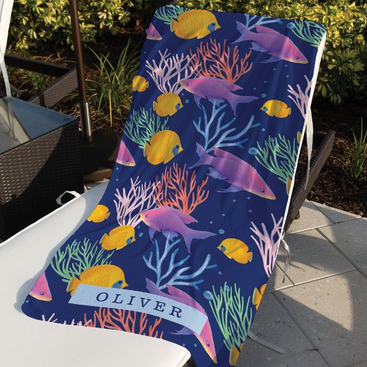 海カラフルの下の魚と珊瑚 ビーチタオル