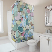 海ガラス、ビーチ陶器、パステル調の青緑 シャワーカーテン (インサイチュ)