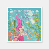 海ガーリーの下のピンクの髪の人魚誕生日 スタンダードカクテルナプキン (正面)