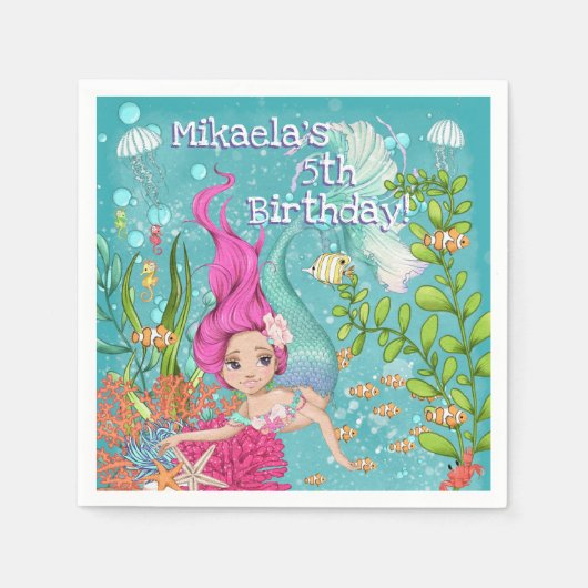 海ガーリーの下のピンクの髪の人魚誕生日 スタンダードカクテルナプキン (正面)
