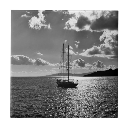 海クール上のヨット上の劇的な空 タイル (正面)