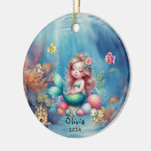 海パーソナライズされたの下でかわいい人魚海写真 セラミックオーナメント (左)
