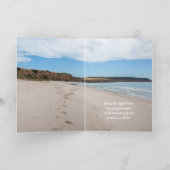 海ビーチ砂の中に足跡を持つ悔やみや弔慰 カード (内部)
