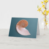 海ブルーグリーティングカード上のNautilusシェル カード (黄色い花)