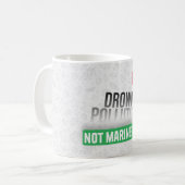 海プラスチック汚染認識度タイポグラフィ コーヒーマグカップ (正面左)