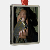 海上で弾薬を空白の弾く メタルオーナメント (右)