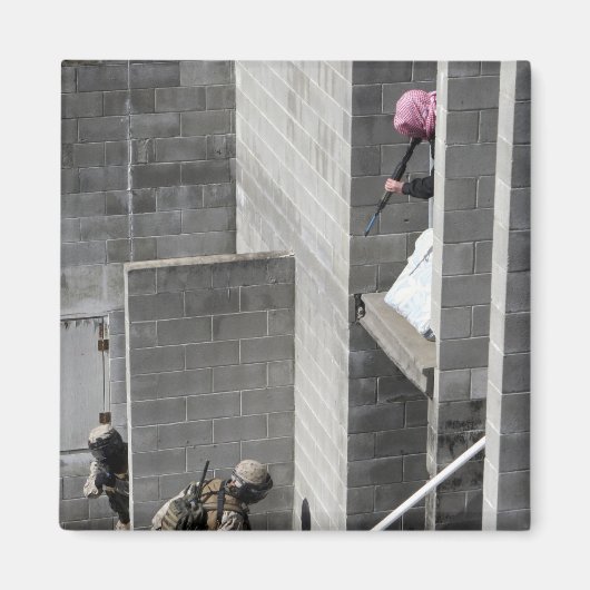 海上と役割遊の敵の攻撃者 マグネット (正面)