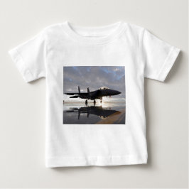 海上のジェット戦闘機 ベビーTシャツ